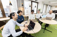 開発部のミーティングはいつも和やかな雰囲気
