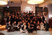 毎年1回『年に一度の再会』としてOBOGを含めた大忘年会を開催しています。全国から集まって再会をしています。