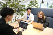 社員旅行や定例会などイベントも複数開催しております。「メンバー間の近さ」による「コミュニケーションの円滑さ」が事業の成長スピードに繋がっています。