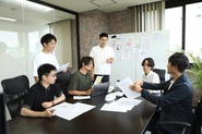 服装や髪型は自由。煩わしい人間関係や飲み会などはありません。ただ純粋にお客様に満足頂けるサービスや製品の開発に社員一丸となり日々尽力しています。