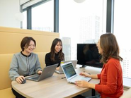 本当に良いサービスを提供してくために、部署を超えて協力しあって仕事を進めます。