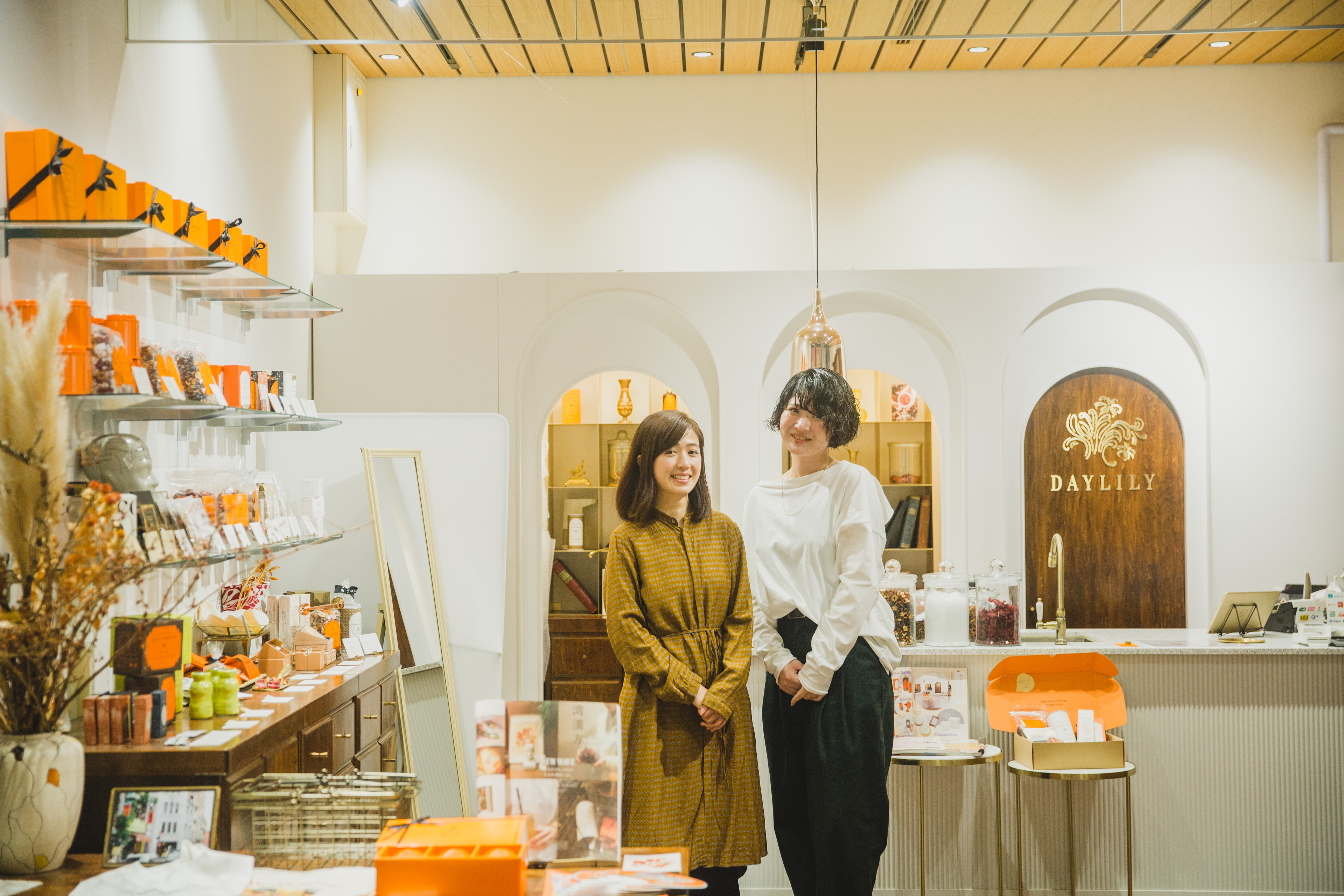 現代の女性向けにアップデートした漢方ブランド「DAYLILY」。2人の創業者が考えるヘルシーな組織と働き方