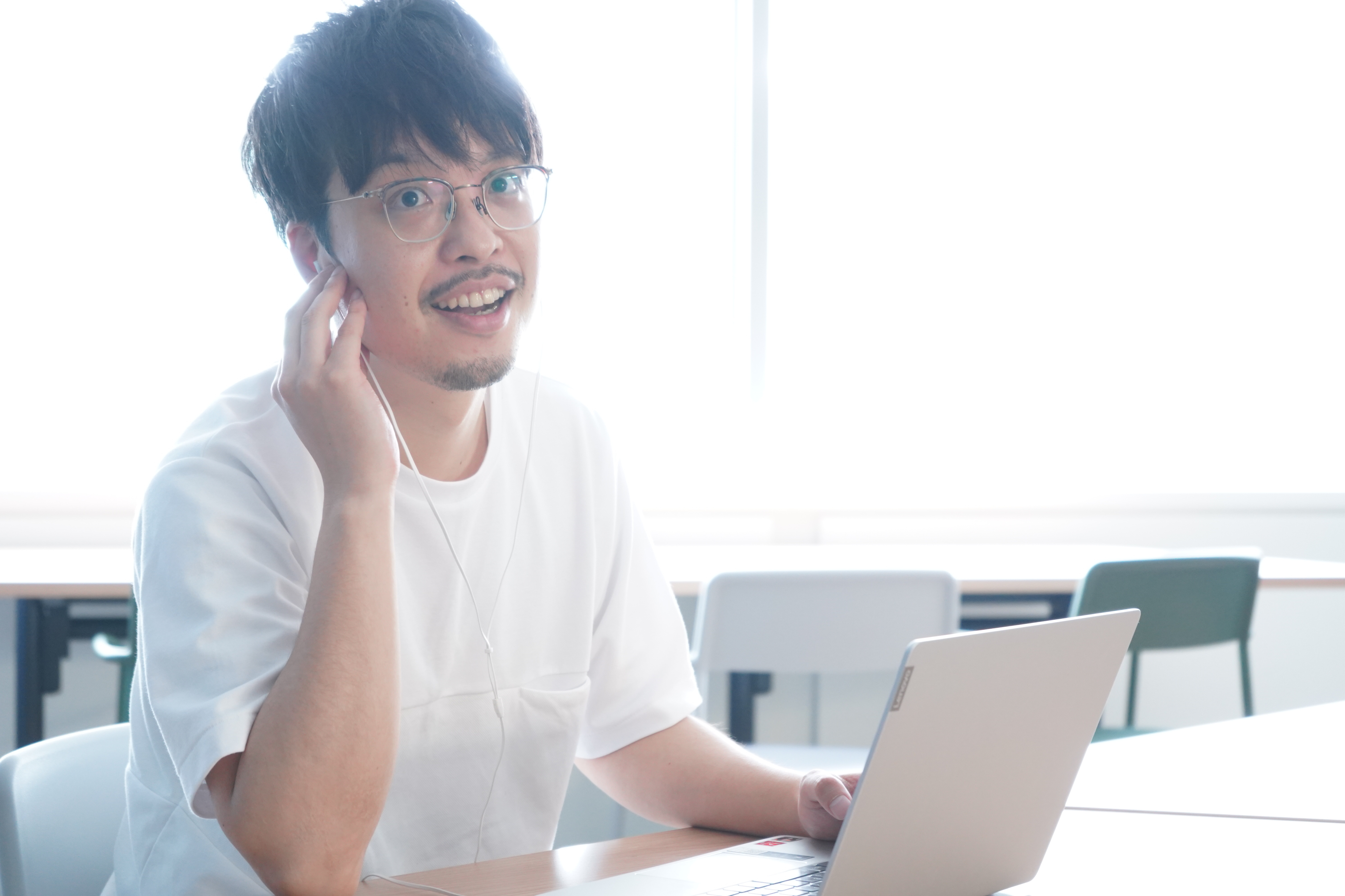 異色の経歴！元お笑い芸人の彼はなぜDearOneの営業に？ | 株式会社DearOne