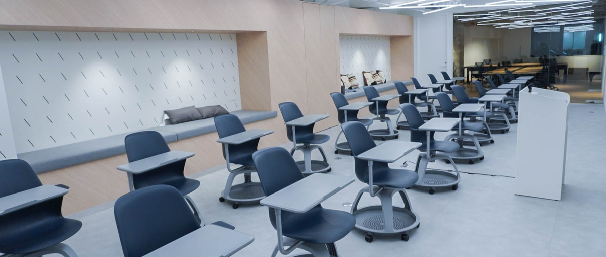 自宅OK！実務につながる知識を得ながら働ける。AI講座のアシスタント募集