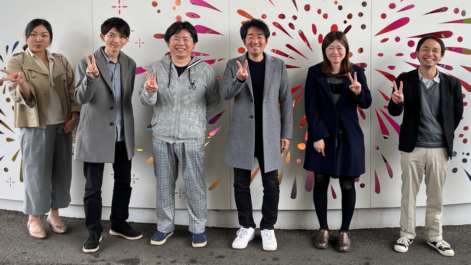 常駐先でも感じる「一体感」「つながり」。未経験から開発職として活躍するワールド情報の社員の声。