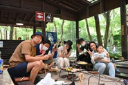 部活動では自然の中で釣りやBBQ！アウトドアで気分転換も大切