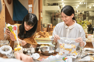 自社で運営する食料品店 FarmMart & Friendsで開催されるイベントにWebチームの、メンバーが参加することも。