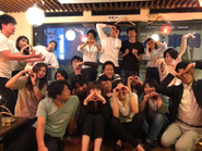 定期的に関東・関西の社員が集まり全社研修を行います！『組織開発』を重要テーマにした研修をします。身体を動かしながら全員が一丸となって行う内容や、部署ごとに分かれそれぞれの課題を解決する研修をし、Vision達成の意識を高めます。全力研修を終え、全力打ち上げが始まります♪何事にも全力！だから楽しい！