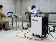 無排気ガス、無臭のため室内でも利用可能なポータブル蓄電池は工場内や建設現場などの密室空間でも利用可能です。