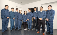 京都工場のメンバーです。若手とベテランが融合し、革新的なアイデアを生み出す原動力に！