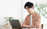 年齢や肩書きにとらわれず、実力次第でキャリアアップが可能です。実際に、20代で役員に抜擢されたメンバーもいます！