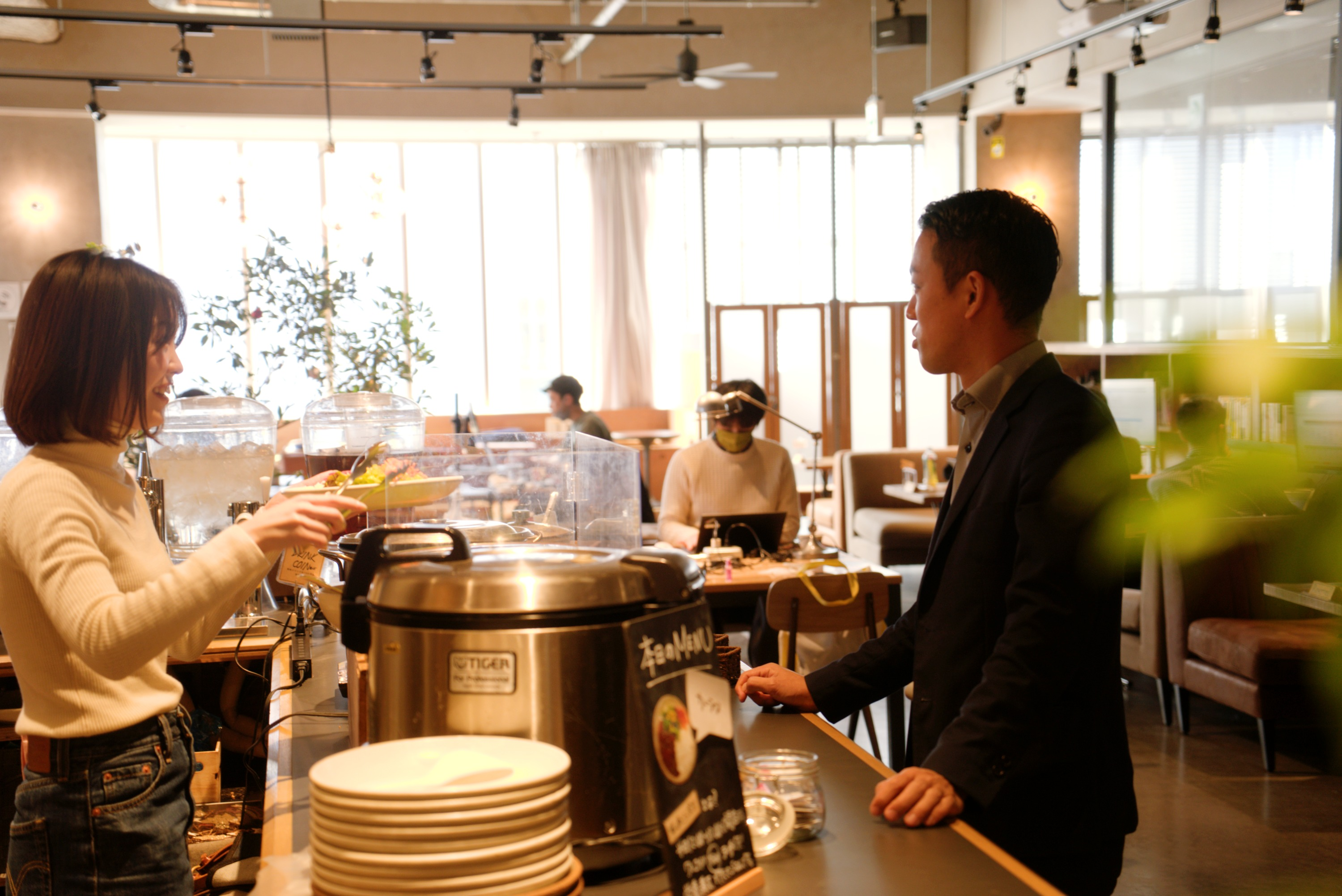 ただの仕事場ではない場所に。食を通じたコミュニケーション！