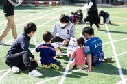 サッカーをしながら防災を学ぶ、サッカー防災®︎ディフェンス・アクションを展開。主に30−40代の親子に対して防災に取り組むきっかけを提供しています。