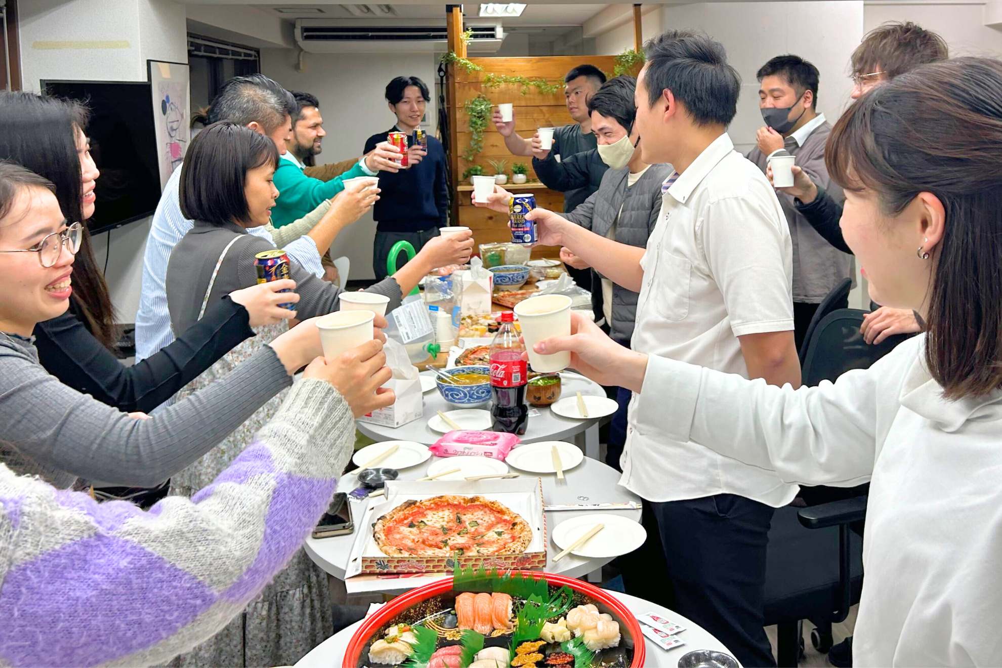 【社員歓迎会＆送別会】弊社オフィスでアットホームなパーティー！ミャンマー料理も振舞われました