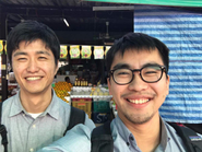 創業当時、タイで初成約の直後の笑み