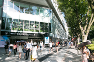 表参道駅から徒歩3分。ショッピングからグルメ、アートまで思う存分楽しめる流行の発信地