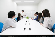 当社では、多様な年代やバックグラウンドの方が活躍しています。