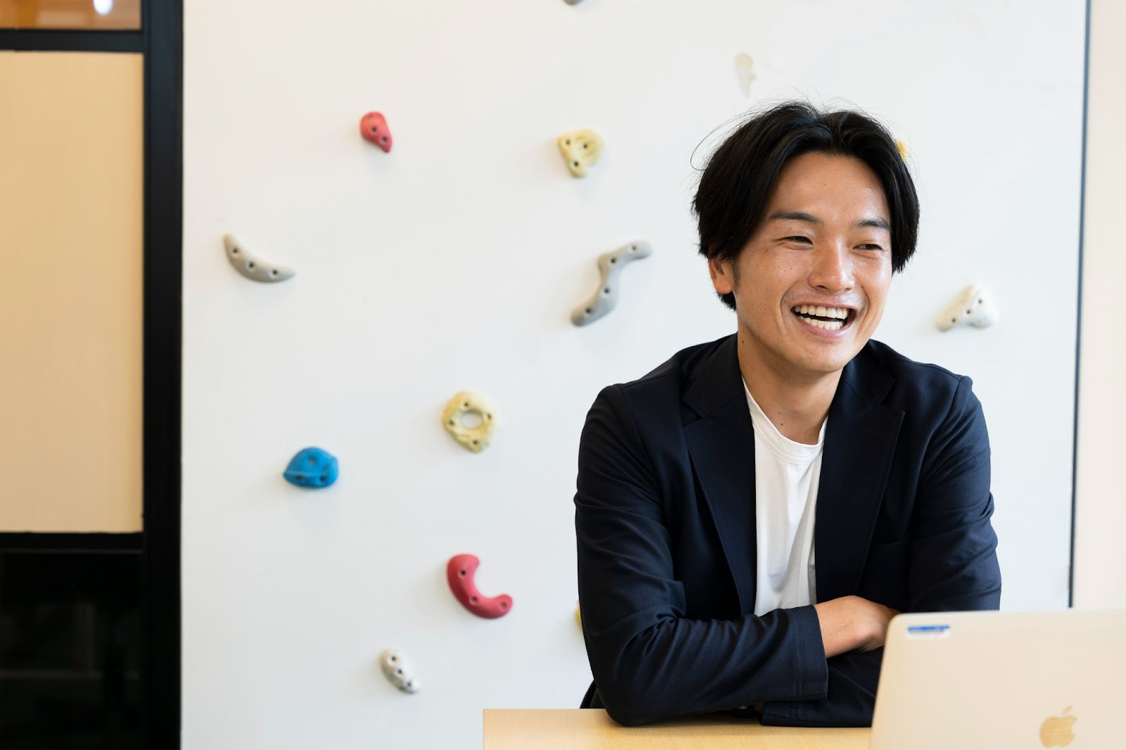 創業から10年、再集結の旗印としてのミッションのアップデート。アソビューが「衣・食・住」に「遊」を社会実装するための次の10年。