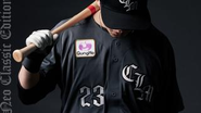 プロ野球・千葉ロッテマリーンズのユニフォーム戦略。球団のブランディングを体現するデザインを製造のノウハウも組み合わせてサポート。収益力の向上、並びに新しい顧客層の獲得に寄与。