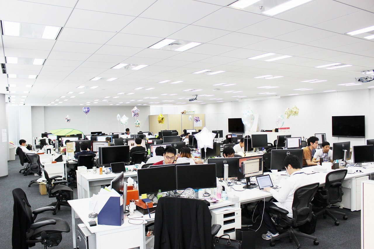 エンジニアの執務エリアへお邪魔しました