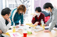 行き詰まった時はみんなでブレストをおこないます。