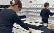 ブライダルリングなど、ジュエリーのオーダーメイドにも柔軟に対応。お客様が心から満足できるジュエリーを届けています。
