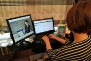在宅で、クライアントとやり取りしています。