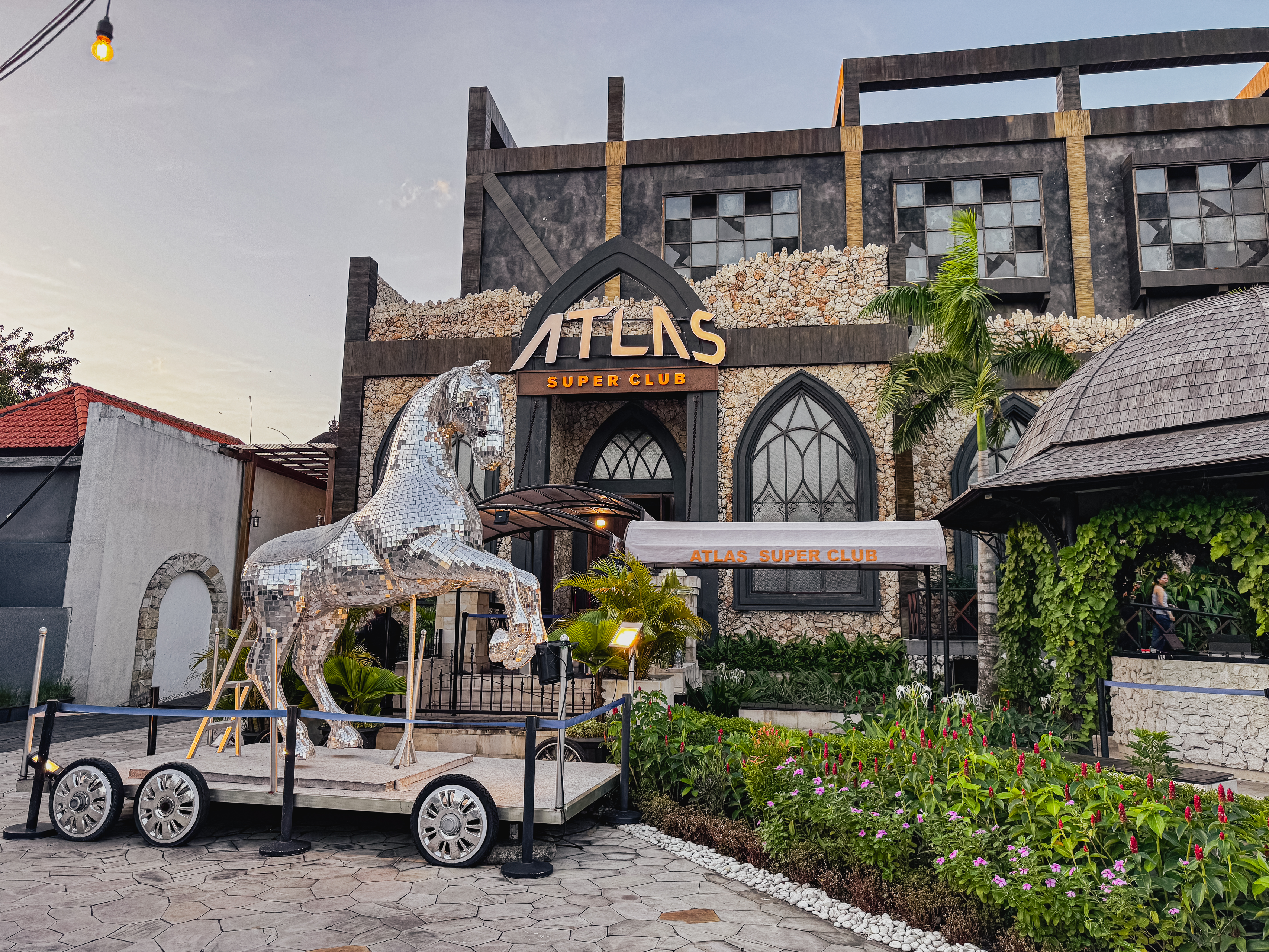 【ANKER＆ZIMMER】バリ島出張Vol.3Atlas Beach Club 喧騒の先にある“洗練と細波”