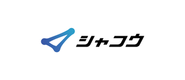 株式会社シャコウのロゴです。シャコウは「斜光」を表し価値ある商品にスポットを当てたいという意味を込めています。シャープな三角形は、自社・クライエント・顧客の三方良しという意味と、各領域のプロフェッショナル（尖った人材）でバランス取れているチームを表しています。