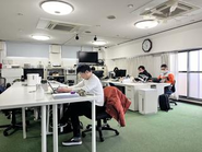 外仕事が多く、オフィスにいるのは午前中。