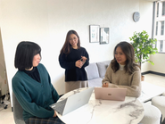 常駐先でも、ひとりで抱え込まないために。 ZERO-1では、定期的な面談やフォロー体制でエンジニアをしっかり支えています。