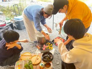 ゲーム部、カフェ部、キャンプ部、フットサル部など様々な部活動があります。次の部長はあなたかもしれません！