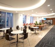 打ち合わせや休憩に利用できる社内のフリースペースです。