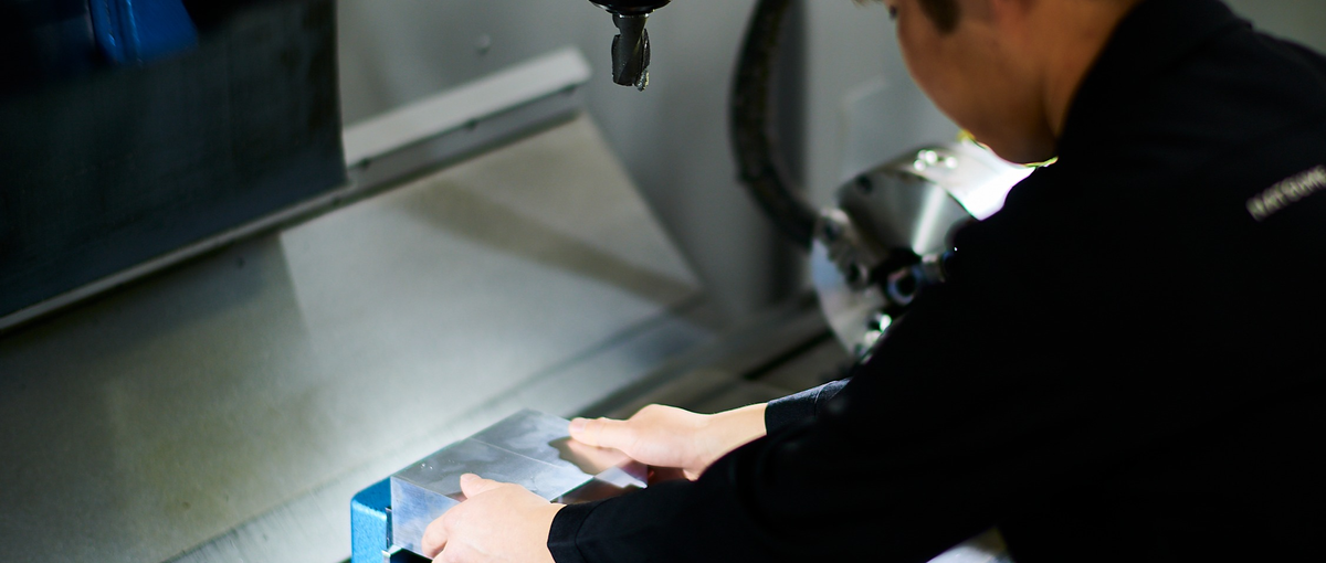 世界が注目するレンズを、あなたの手で届ける。夏目光学で海外営業デビュー