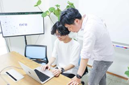 開発業務を相談している様子