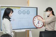 社内ではオンライン授業も行います