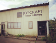 群馬県前橋市の自社工場です。高品質の家具を製造するための設備が整っています。