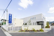 本社外観、新社屋です。
