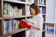  社内図書館は5000冊以上も！