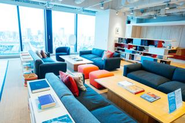 WeWorkラウンジスペースの風景