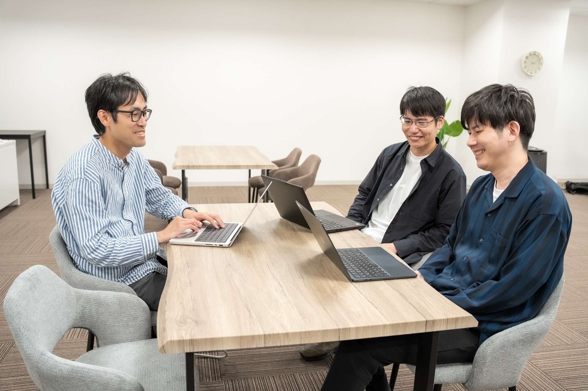 フロントエンドエンジニア｜シリーズA調達済｜自社開発SaaS