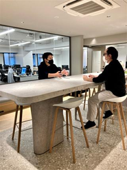 質の高い医療がサステナブルに提供できる医療システム作りに貢献し、誰もが安心して医療を受けられる社会を目指し、日々ユーザーやよりよ医療業界ために真剣な議論を交わしています。