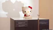 東京国立博物館で開催された「150年後の国宝展」の「ハローキティ」展示ブースの製作をtkoが担当しました。 1974年に誕生したハローキティ第1号のぬいぐるみを展示し、そのぬいぐるみの影が動き出すという演出をしました。 