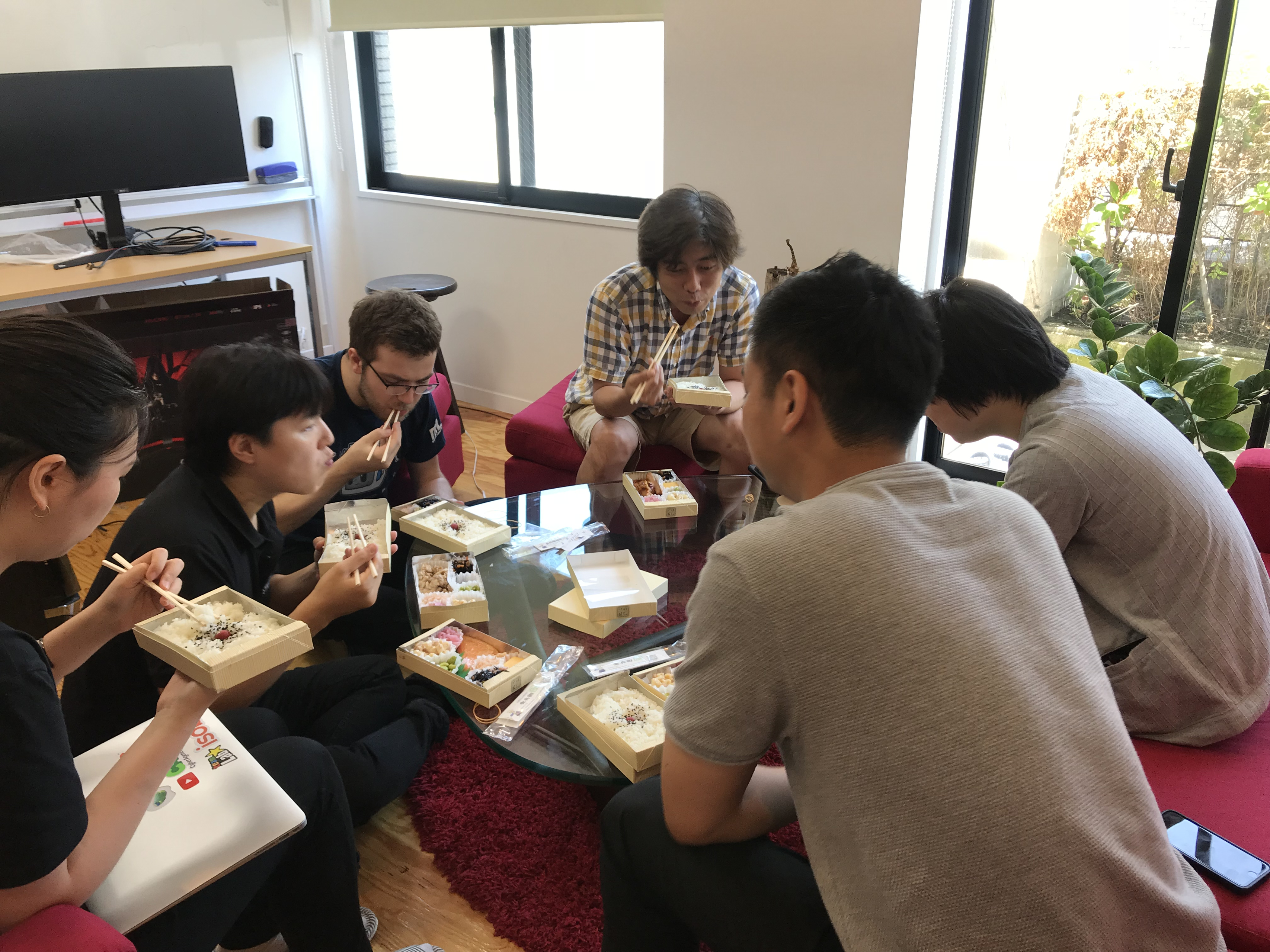 DVERSE Inc. 社内制度『クロマキーランチ会』をスタートしました！