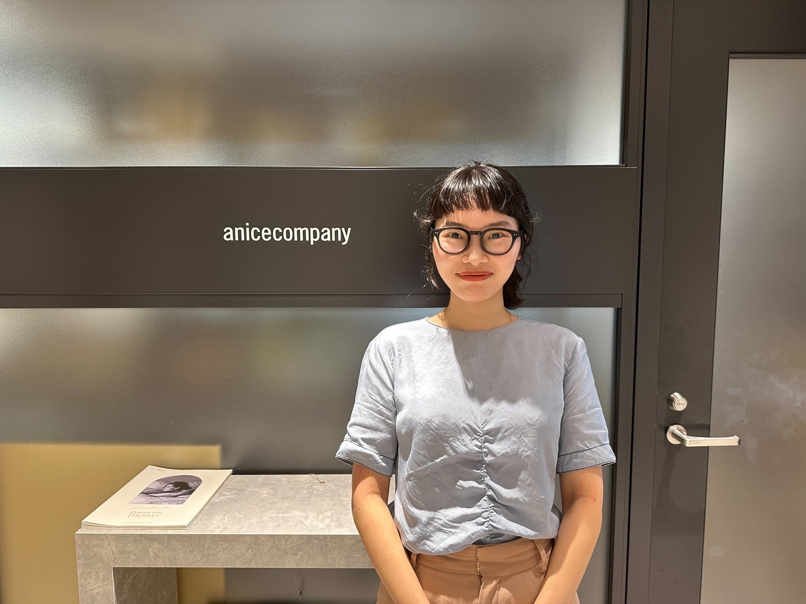 【社員紹介vol.3】アパレルブランドの編集者からデザイン会社のディレクターへ。大切にしているのは「伝え方」