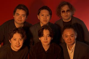α世代に近い若手メンバーと、業界のプロフェッショナルが融合したWAKAのチーム。役割を固定せず、全員が主体的に事業を動かしている。