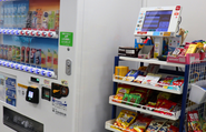 オフィスコンビニや自販機も設置しています。シーズンによって内容の入れ替わりがあります◎従業員の声から福利厚生も見直しやリニューアルを行っています。