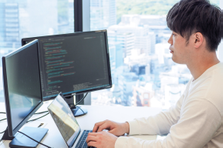 フロントエンド/モダンな環境で技術によって自社サービス・新規事業を牽引！