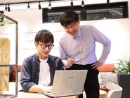 製造・金融・通信・公共系など、あらゆる業界のシステム開発からインフラ構築まで、幅広い案件を手がけている当社。直接取引がほとんどで、リモート案件も7割以上と好案件多数◎