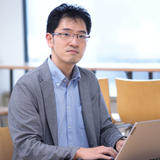 安松 拓也
